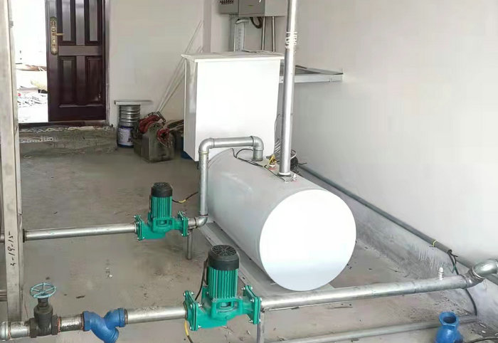 員工宿舍熱水工程：新疆阿拉爾工業(yè)園工人宿舍太陽(yáng)能熱水系統(tǒng)